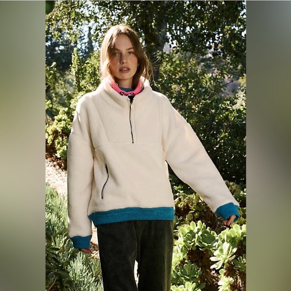 So cozy fleece pullover featuring a high neckline and half-zip closure - Picture 4 of 5